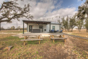 Hill Country Hideaway with Fire Pit and Hot Tub!